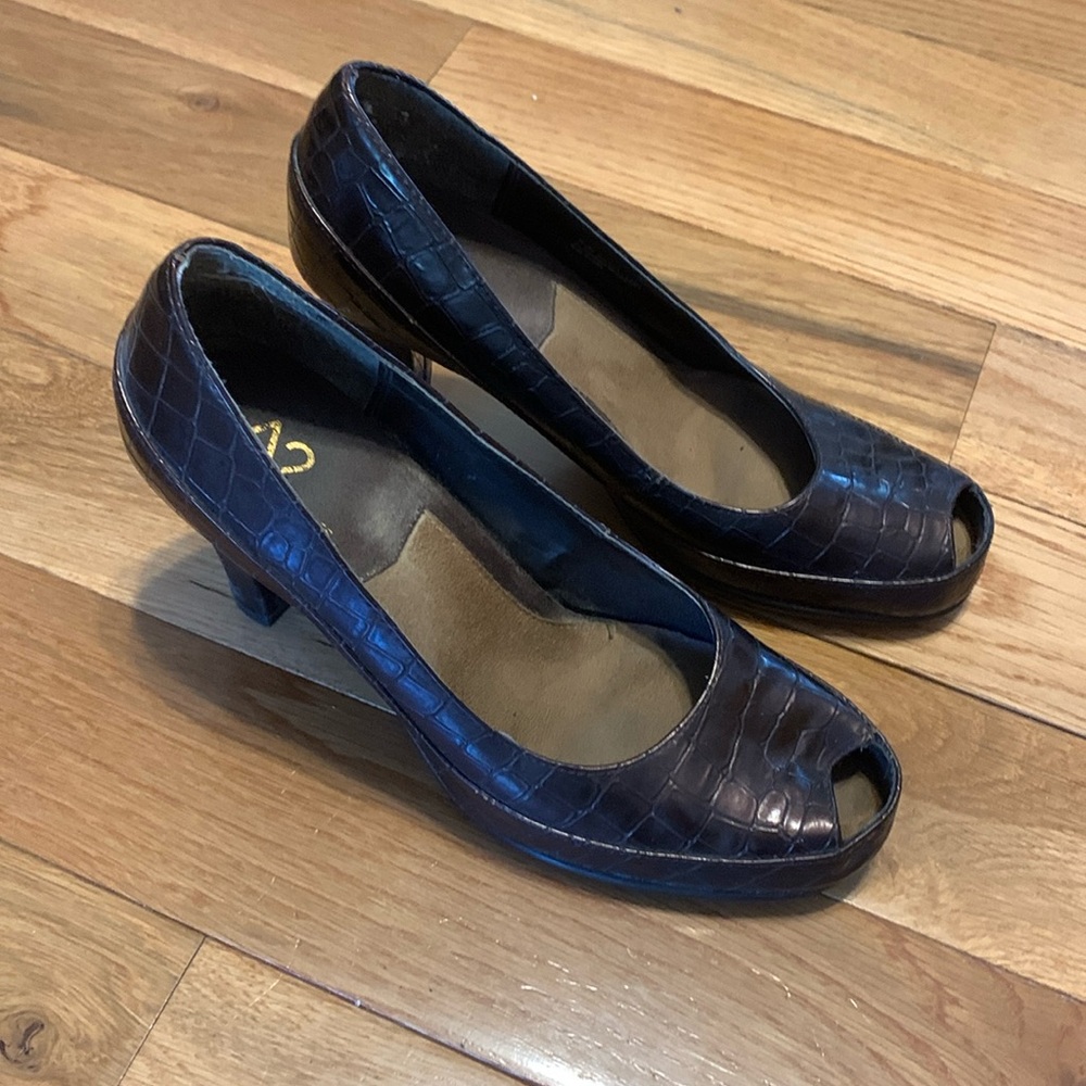 Open toes heels size 8.5
